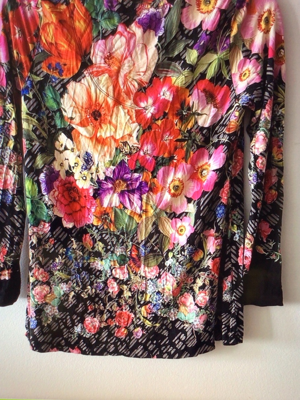 Johnny Was Multicolor Floral V-Neck Long Sleeve Top - Picture 4 of 10
